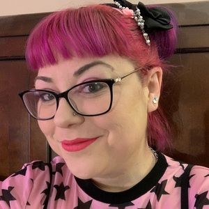 Meet your Posher, Danielle